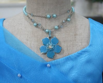 画像1: お花とラインストーン・パールのネックレス（ブルー）